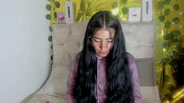 cristalconnorr online show from May 1, 2026, 2:32 pm