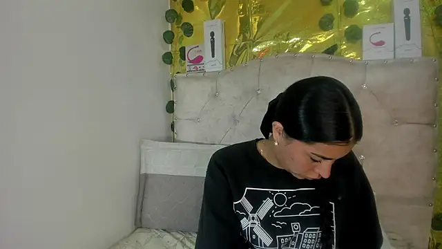 cristalconnorr online show from May 14, 2026, 2:46 pm