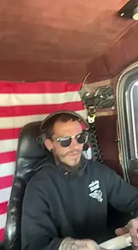 XMeF10 online show from February 18, 2025, 6:47 pm