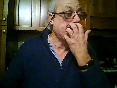 Snapshot of gianbragallini chatting on March 26, 2026, 11:43 pm gianbragallini online show from March 26, 2026, 11:43 pm