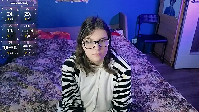 Ruyjin Choi online show from December 5, 2024, 2:33 pm