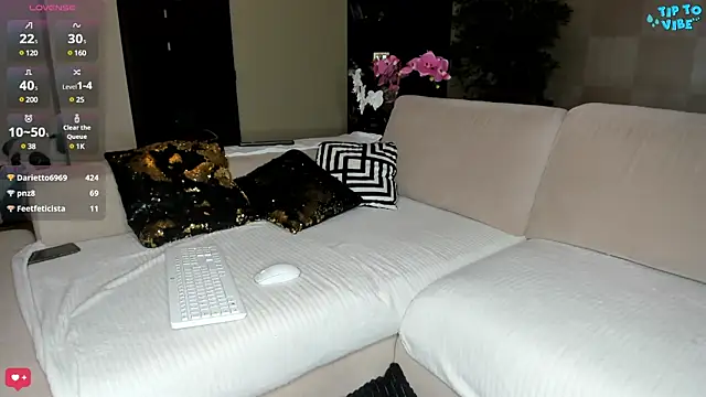 MichelleCara online show from January 27, 2025, 2:02 pm