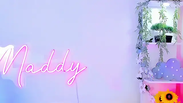 MaddyParisi online show from March 5, 2025, 1:10 am