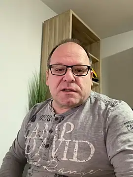 Snapshot of coupleLatinaLovers chatting on December 10, 2024, 5:39 am coupleLatinaLovers online show from December 10, 2024, 5:39 am