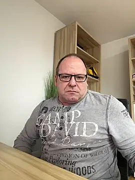 Snapshot of coupleLatinaLovers chatting on December 10, 2024, 12:05 pm coupleLatinaLovers online show from December 10, 2024, 12:05 pm