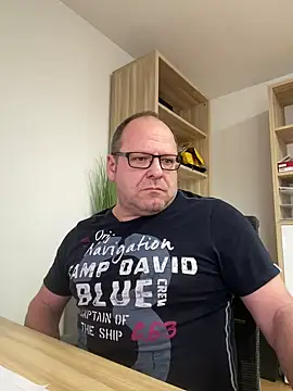 Snapshot of coupleLatinaLovers chatting on December 12, 2024, 12:55 pm coupleLatinaLovers online show from December 12, 2024, 12:55 pm