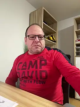 Snapshot of coupleLatinaLovers chatting on December 13, 2024, 5:38 am coupleLatinaLovers online show from December 13, 2024, 5:38 am