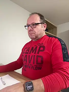 Snapshot of coupleLatinaLovers chatting on December 13, 2024, 8:41 am coupleLatinaLovers online show from December 13, 2024, 8:41 am