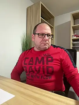 Snapshot of coupleLatinaLovers chatting on December 13, 2024, 6:05 pm coupleLatinaLovers online show from December 13, 2024, 6:05 pm