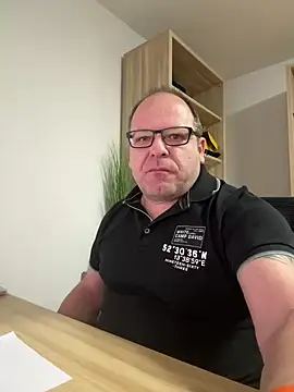 Snapshot of coupleLatinaLovers chatting on December 16, 2024, 5:49 am coupleLatinaLovers online show from December 16, 2024, 5:49 am