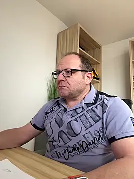 Snapshot of coupleLatinaLovers chatting on December 17, 2024, 11:39 am coupleLatinaLovers online show from December 17, 2024, 11:39 am