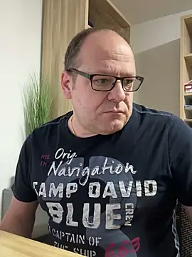 Snapshot of coupleLatinaLovers chatting on December 19, 2024, 5:29 am coupleLatinaLovers online show from December 19, 2024, 5:29 am