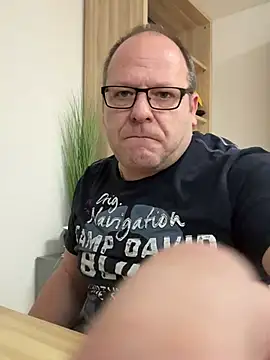 Snapshot of coupleLatinaLovers chatting on December 19, 2024, 10:02 am coupleLatinaLovers online show from December 19, 2024, 10:02 am