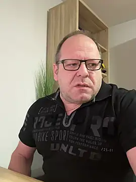 Snapshot of coupleLatinaLovers chatting on December 20, 2024, 5:47 am coupleLatinaLovers online show from December 20, 2024, 5:47 am