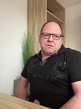 Snapshot of coupleLatinaLovers chatting on December 20, 2024, 12:38 pm coupleLatinaLovers online show from December 20, 2024, 12:38 pm