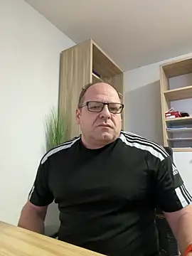 Snapshot of coupleLatinaLovers chatting on December 23, 2024, 7:28 am coupleLatinaLovers online show from December 23, 2024, 7:28 am