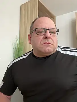 Snapshot of coupleLatinaLovers chatting on December 23, 2024, 10:32 am coupleLatinaLovers online show from December 23, 2024, 10:32 am