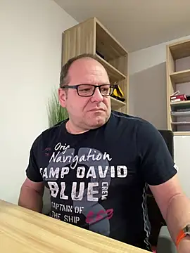 Snapshot of coupleLatinaLovers chatting on December 26, 2024, 7:03 am coupleLatinaLovers online show from December 26, 2024, 7:03 am