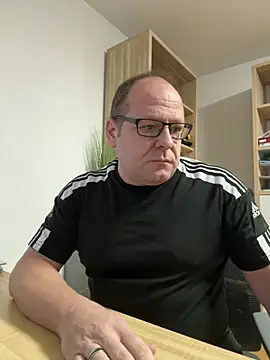 Snapshot of coupleLatinaLovers chatting on December 27, 2024, 5:42 am coupleLatinaLovers online show from December 27, 2024, 5:42 am