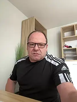 Snapshot of coupleLatinaLovers chatting on December 27, 2024, 10:12 am coupleLatinaLovers online show from December 27, 2024, 10:12 am