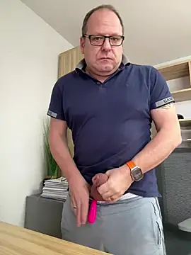 Snapshot of coupleLatinaLovers chatting on December 30, 2024, 9:48 am coupleLatinaLovers online show from December 30, 2024, 9:48 am