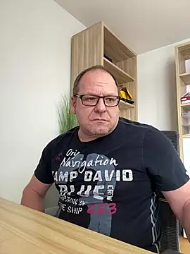 Snapshot of coupleLatinaLovers chatting on December 31, 2024, 11:09 am coupleLatinaLovers online show from December 31, 2024, 11:09 am