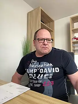 Snapshot of coupleLatinaLovers chatting on January 2, 2025, 9:54 am coupleLatinaLovers online show from January 2, 2025, 9:54 am