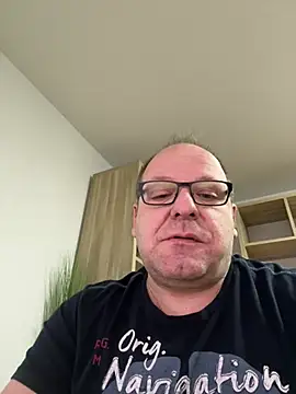 Snapshot of coupleLatinaLovers chatting on January 6, 2025, 5:52 am coupleLatinaLovers online show from January 6, 2025, 5:52 am