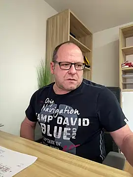 Snapshot of coupleLatinaLovers chatting on January 7, 2025, 9:50 am coupleLatinaLovers online show from January 7, 2025, 9:50 am