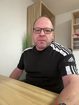 Snapshot of coupleLatinaLovers chatting on January 8, 2025, 10:26 am coupleLatinaLovers online show from January 8, 2025, 10:26 am