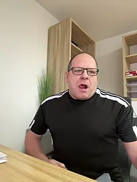 Snapshot of coupleLatinaLovers chatting on January 9, 2025, 10:41 am coupleLatinaLovers online show from January 9, 2025, 10:41 am