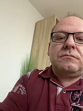 Snapshot of coupleLatinaLovers chatting on January 10, 2025, 1:09 pm coupleLatinaLovers online show from January 10, 2025, 1:09 pm