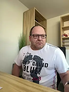 Snapshot of coupleLatinaLovers chatting on January 14, 2025, 9:56 am coupleLatinaLovers online show from January 14, 2025, 9:56 am