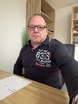 Snapshot of coupleLatinaLovers chatting on January 17, 2025, 11:06 am coupleLatinaLovers online show from January 17, 2025, 11:06 am