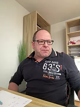 Snapshot of coupleLatinaLovers chatting on January 20, 2025, 9:24 am coupleLatinaLovers online show from January 20, 2025, 9:24 am