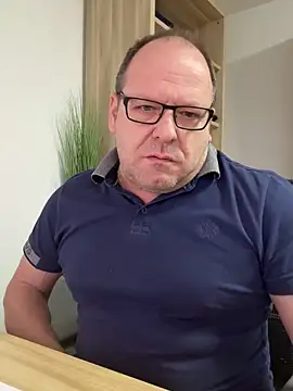 Snapshot of coupleLatinaLovers chatting on January 21, 2025, 7:37 am coupleLatinaLovers online show from January 21, 2025, 7:37 am