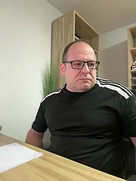 Snapshot of coupleLatinaLovers chatting on January 23, 2025, 6:28 am coupleLatinaLovers online show from January 23, 2025, 6:28 am