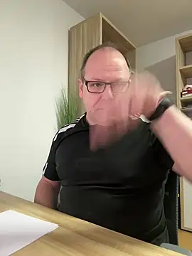 Snapshot of coupleLatinaLovers chatting on January 24, 2025, 5:42 am coupleLatinaLovers online show from January 24, 2025, 5:42 am