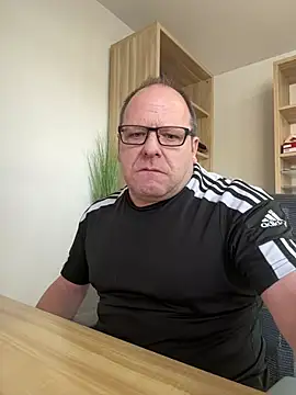 Snapshot of coupleLatinaLovers chatting on January 24, 2025, 11:04 am coupleLatinaLovers online show from January 24, 2025, 11:04 am