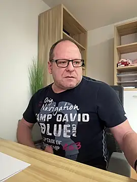 Snapshot of coupleLatinaLovers chatting on January 31, 2025, 8:54 am coupleLatinaLovers online show from January 31, 2025, 8:54 am