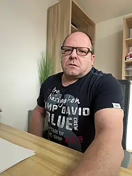 Snapshot of coupleLatinaLovers chatting on January 31, 2025, 11:56 am coupleLatinaLovers online show from January 31, 2025, 11:56 am