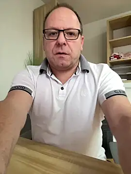 Snapshot of coupleLatinaLovers chatting on February 3, 2025, 11:20 am coupleLatinaLovers online show from February 3, 2025, 11:20 am