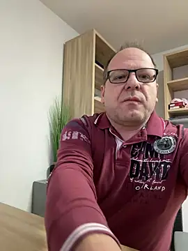 Snapshot of coupleLatinaLovers chatting on February 4, 2025, 7:18 am coupleLatinaLovers online show from February 4, 2025, 7:18 am