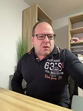 Snapshot of coupleLatinaLovers chatting on February 5, 2025, 5:52 am coupleLatinaLovers online show from February 5, 2025, 5:52 am