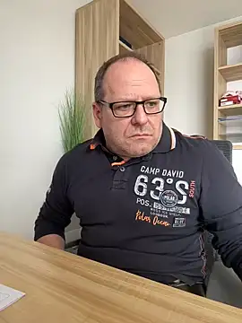 Snapshot of coupleLatinaLovers chatting on February 5, 2025, 11:02 am coupleLatinaLovers online show from February 5, 2025, 11:02 am