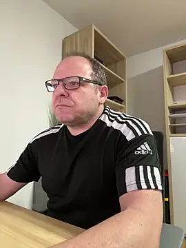 Snapshot of coupleLatinaLovers chatting on February 10, 2025, 6:09 am coupleLatinaLovers online show from February 10, 2025, 6:09 am