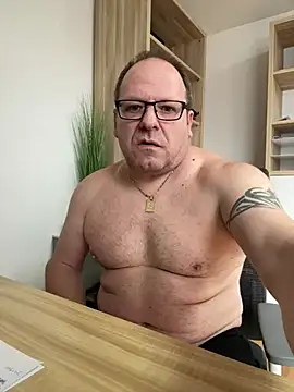 Snapshot of coupleLatinaLovers chatting on February 10, 2025, 9:14 am coupleLatinaLovers online show from February 10, 2025, 9:14 am