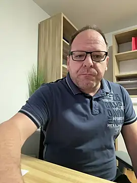 Snapshot of coupleLatinaLovers chatting on February 12, 2025, 5:58 am coupleLatinaLovers online show from February 12, 2025, 5:58 am