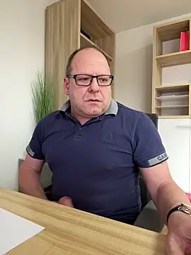 Snapshot of coupleLatinaLovers chatting on February 17, 2025, 10:29 am coupleLatinaLovers online show from February 17, 2025, 10:29 am