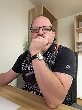 Snapshot of coupleLatinaLovers chatting on February 21, 2025, 11:55 am coupleLatinaLovers online show from February 21, 2025, 11:55 am